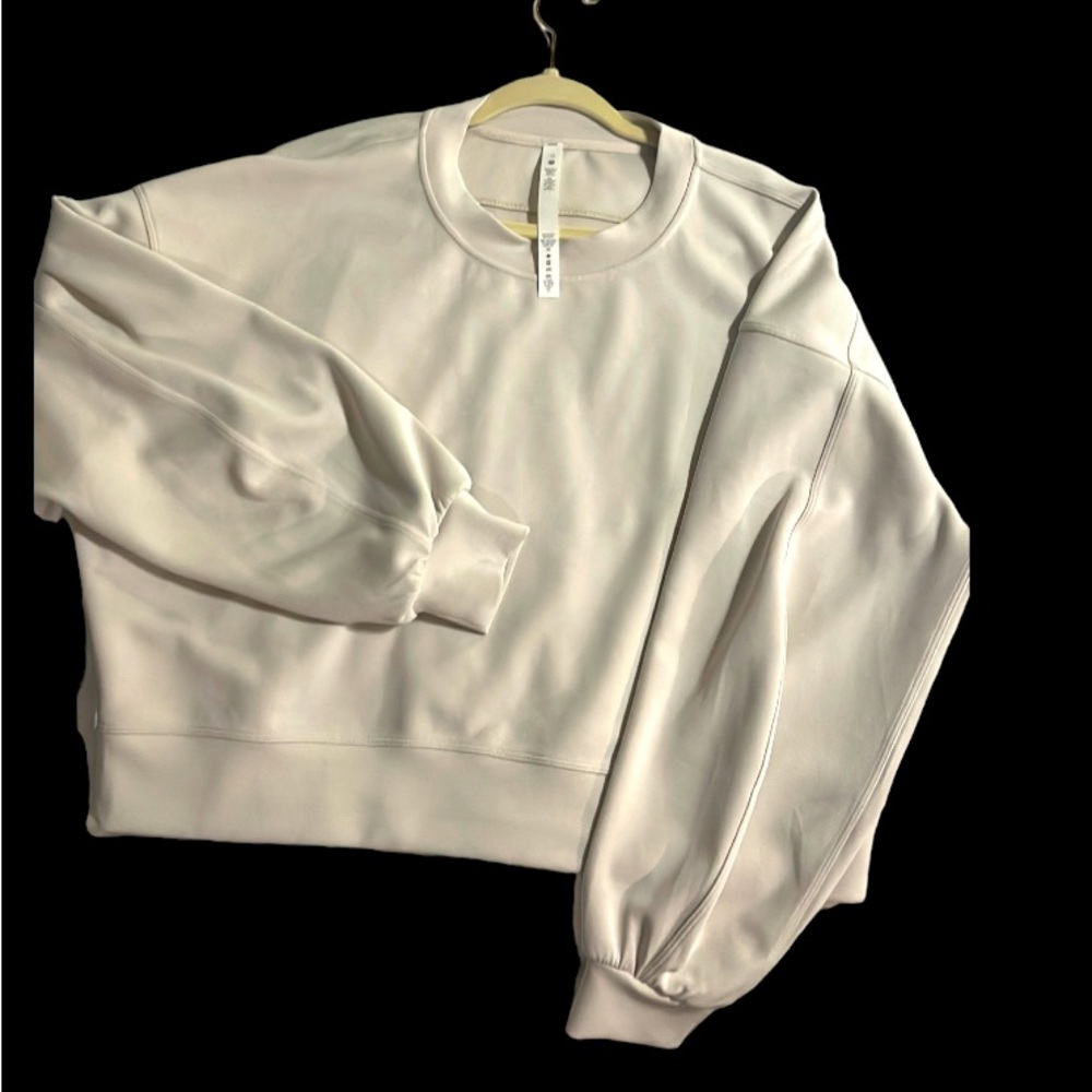 Lululemon new with riptag crewneck